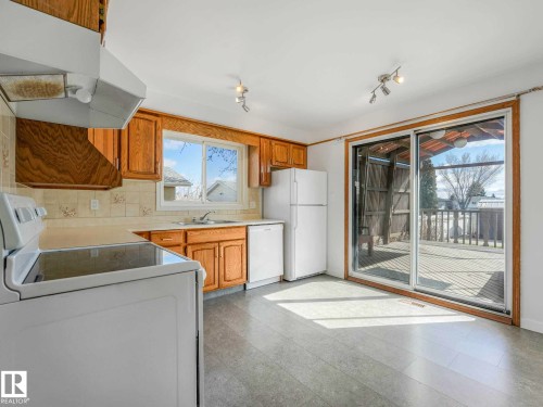 15015 83 Street, Edmonton, AB - Indoor Photo Showing Kitchen