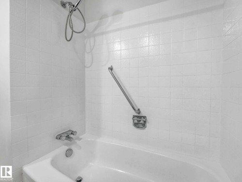 15015 83 Street, Edmonton, AB - Indoor Photo Showing Bathroom