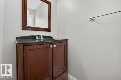 9909 171 Avenue, Edmonton, AB - Indoor Photo Showing Bathroom