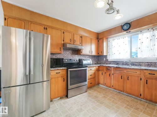 14024 69 Street Nw, Edmonton, AB - Indoor Photo Showing Kitchen