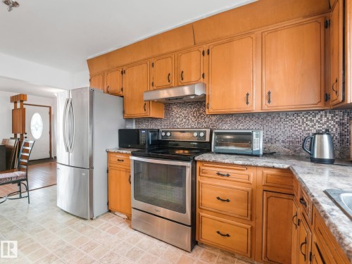 14024 69 Street Nw, Edmonton, AB - Indoor Photo Showing Kitchen