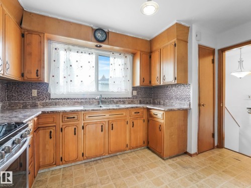 14024 69 Street Nw, Edmonton, AB - Indoor Photo Showing Kitchen