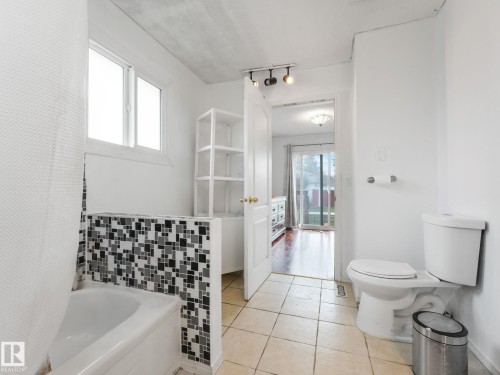 14024 69 Street Nw, Edmonton, AB - Indoor Photo Showing Bathroom