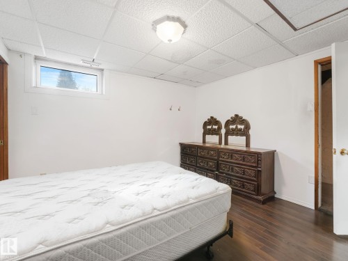 14024 69 Street Nw, Edmonton, AB - Indoor Photo Showing Bedroom