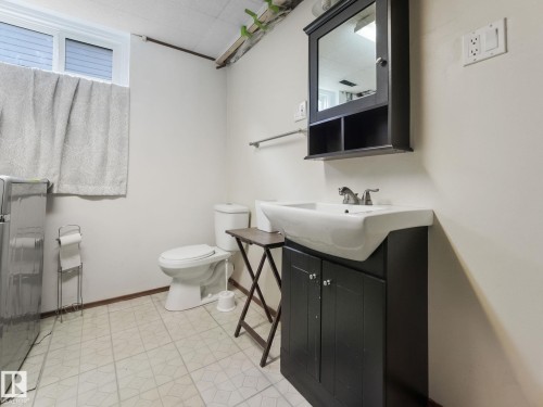 14024 69 Street Nw, Edmonton, AB - Indoor Photo Showing Bathroom