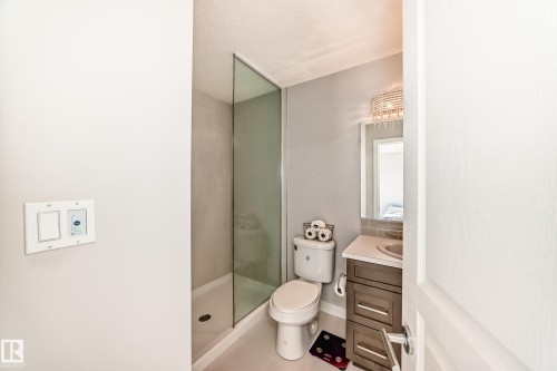 18127 77 Street, Edmonton, AB - Indoor Photo Showing Bathroom