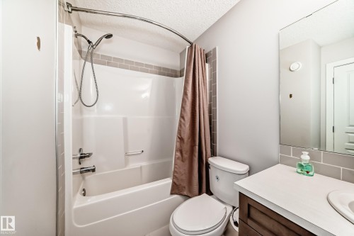 18127 77 Street, Edmonton, AB - Indoor Photo Showing Bathroom