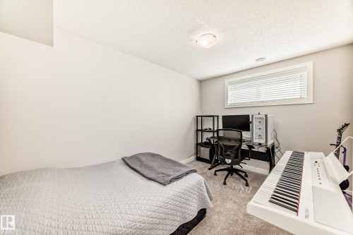 18127 77 Street, Edmonton, AB - Indoor Photo Showing Bedroom