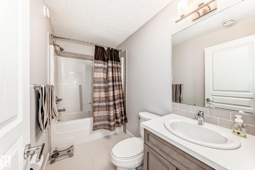 18127 77 Street, Edmonton, AB - Indoor Photo Showing Bathroom