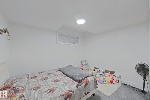 White walls featuring a single horizontal window with horizontal blinds and a recessed ceiling light - 1210 Peregrine Terrace, Edmonton, AB - Indoor Photo Showing Bedroom