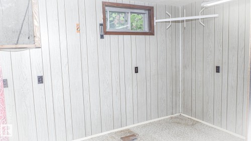 Image quality insufficient for description - 11131 52 Street, Edmonton, AB -  Photo Showing Other Room