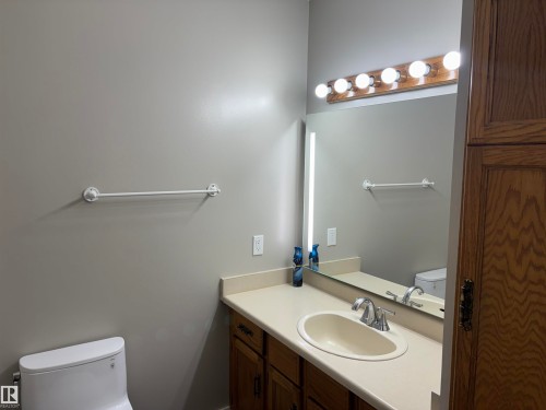 4908 17 Avenue, Edmonton, AB - Indoor Photo Showing Bathroom