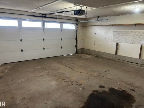4908 17 Avenue, Edmonton, AB - Indoor Photo Showing Garage
