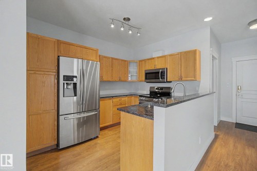 411 10033 110 Street, Edmonton, AB - Indoor Photo Showing Kitchen