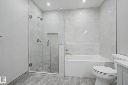 411 10033 110 Street, Edmonton, AB - Indoor Photo Showing Bathroom