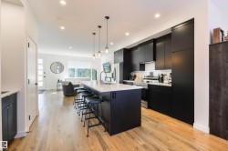 11414 125 Street  Edmonton, AB T5M 0M9