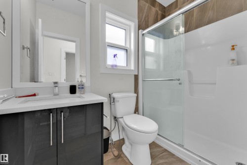 1750 25A Street, Edmonton, AB - Indoor Photo Showing Bathroom