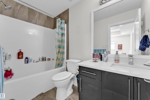 1750 25A Street, Edmonton, AB - Indoor Photo Showing Bathroom