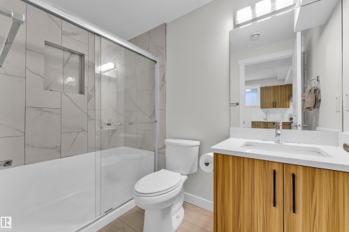1750 25A Street, Edmonton, AB - Indoor Photo Showing Bathroom