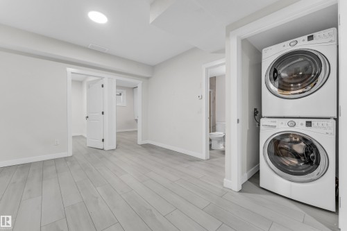 1750 25A Street, Edmonton, AB - Indoor Photo Showing Laundry Room
