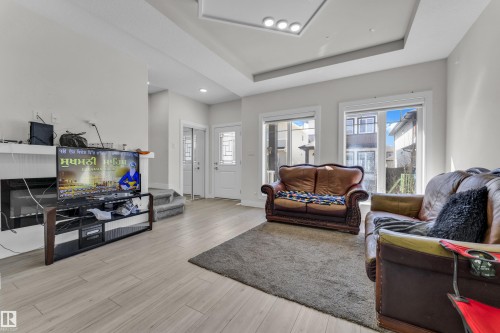1750 25A Street, Edmonton, AB - Indoor Photo Showing Living Room