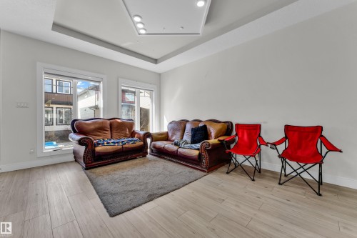 1750 25A Street, Edmonton, AB - Indoor Photo Showing Living Room
