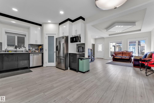 1750 25A Street, Edmonton, AB - Indoor Photo Showing Kitchen With Stainless Steel Kitchen