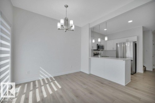 46 603 Orchards Boulevard, Edmonton, AB - Indoor Photo Showing Kitchen