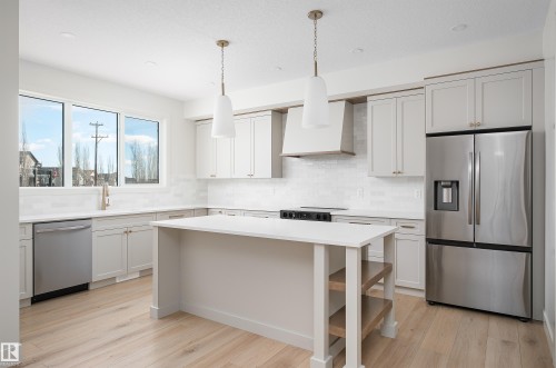 157 Graybriar Drive, Stony Plain, AB - Indoor Photo Showing Kitchen With Upgraded Kitchen