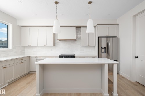 157 Graybriar Drive, Stony Plain, AB - Indoor Photo Showing Kitchen With Upgraded Kitchen