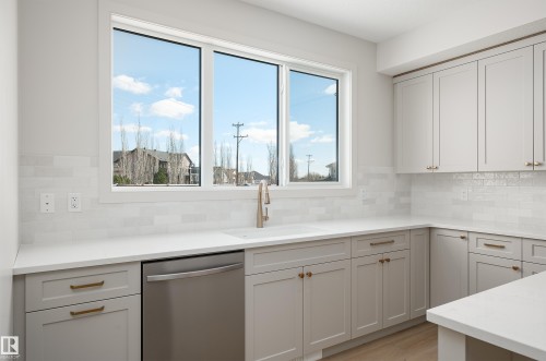 157 Graybriar Drive, Stony Plain, AB - Indoor Photo Showing Kitchen