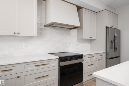 157 Graybriar Drive, Stony Plain, AB - Indoor Photo Showing Kitchen With Upgraded Kitchen