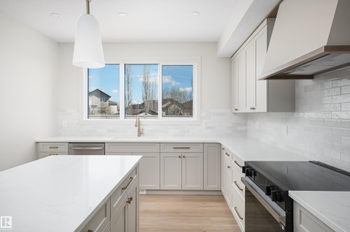 157 Graybriar Drive, Stony Plain, AB - Indoor Photo Showing Kitchen With Upgraded Kitchen