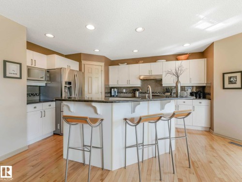 1361 Breckenridge Drive, Edmonton, AB - Indoor Photo Showing Kitchen With Upgraded Kitchen