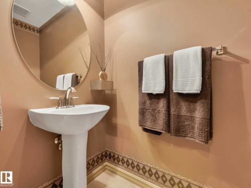 1361 Breckenridge Drive, Edmonton, AB - Indoor Photo Showing Bathroom