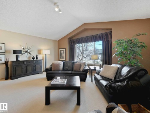 1361 Breckenridge Drive, Edmonton, AB - Indoor Photo Showing Living Room