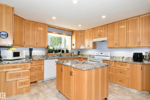 10 Athapaskan Drive, Leduc, AB - Indoor Photo Showing Kitchen