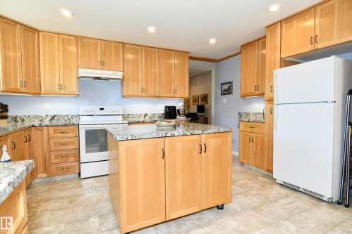 10 Athapaskan Drive, Leduc, AB - Indoor Photo Showing Kitchen