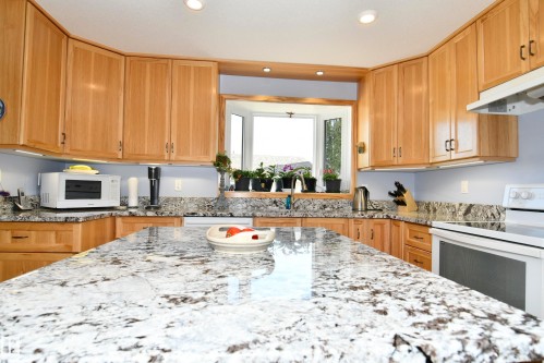 10 Athapaskan Drive, Leduc, AB - Indoor Photo Showing Kitchen