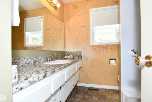 10 Athapaskan Drive, Leduc, AB - Indoor Photo Showing Bathroom