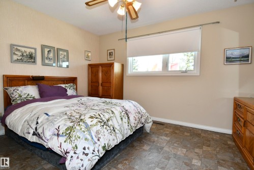 10 Athapaskan Drive, Leduc, AB - Indoor Photo Showing Bedroom