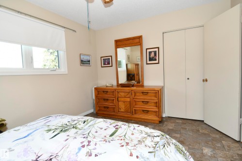 10 Athapaskan Drive, Leduc, AB - Indoor Photo Showing Bedroom