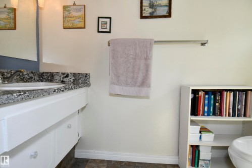 10 Athapaskan Drive, Leduc, AB - Indoor Photo Showing Bathroom
