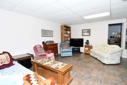 10 Athapaskan Drive, Leduc, AB - Indoor Photo Showing Living Room