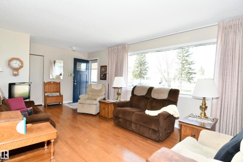 10 Athapaskan Drive, Leduc, AB - Indoor Photo Showing Living Room