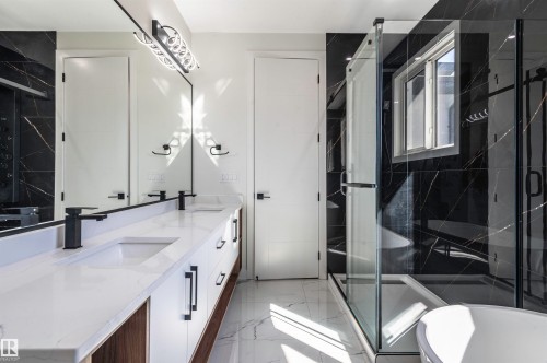 216 33 Street, Edmonton, AB - Indoor Photo Showing Bathroom