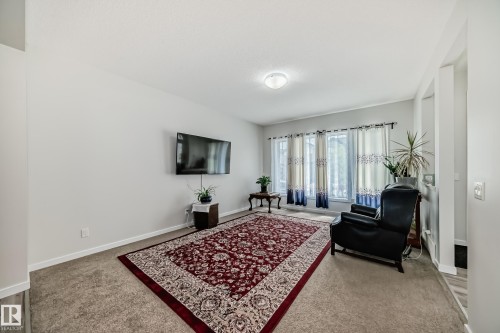 Spacious room featuring light gray walls, plush carpet flooring, and a multi-pane window with white trim - 4609 Alwood Way, Edmonton, AB - Indoor