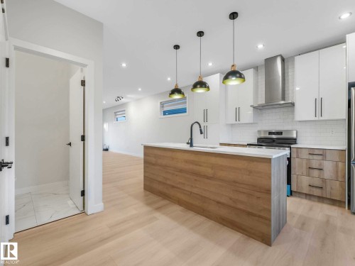 Image quality insufficient for description - 15731 109 Avenue, Edmonton, AB - Indoor Photo Showing Kitchen With Upgraded Kitchen
