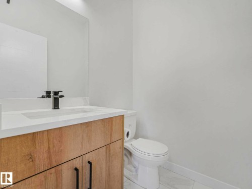 Image quality insufficient for description - 15731 109 Avenue, Edmonton, AB - Indoor Photo Showing Bathroom