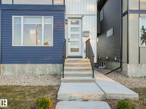Modern exterior with horizontal siding in dual tones - 15731 109 Avenue, Edmonton, AB - Outdoor